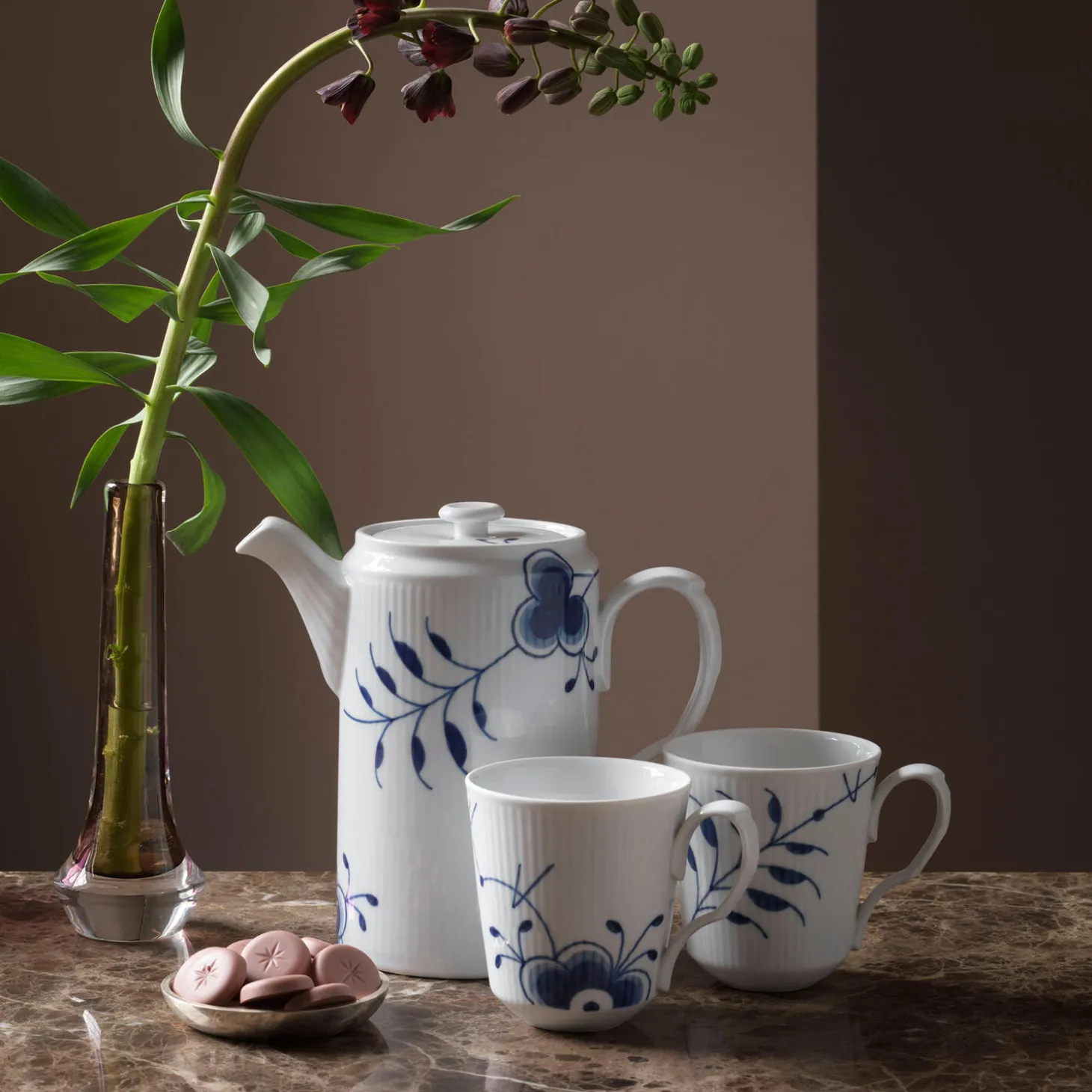 Blå Mega Riflet kande med låg 110 cl