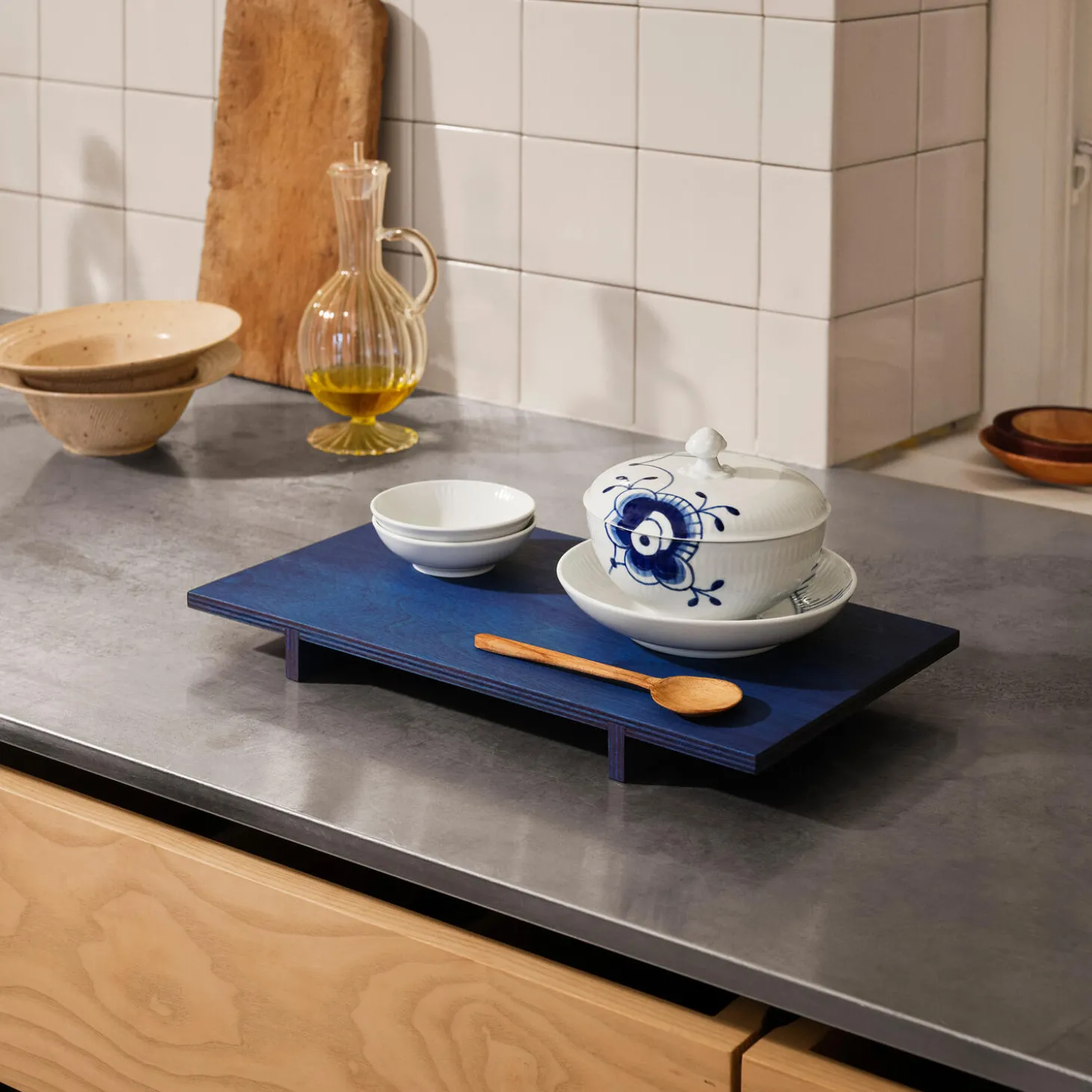 Blå Mega Riflet skål med låg og underkop 38 cl