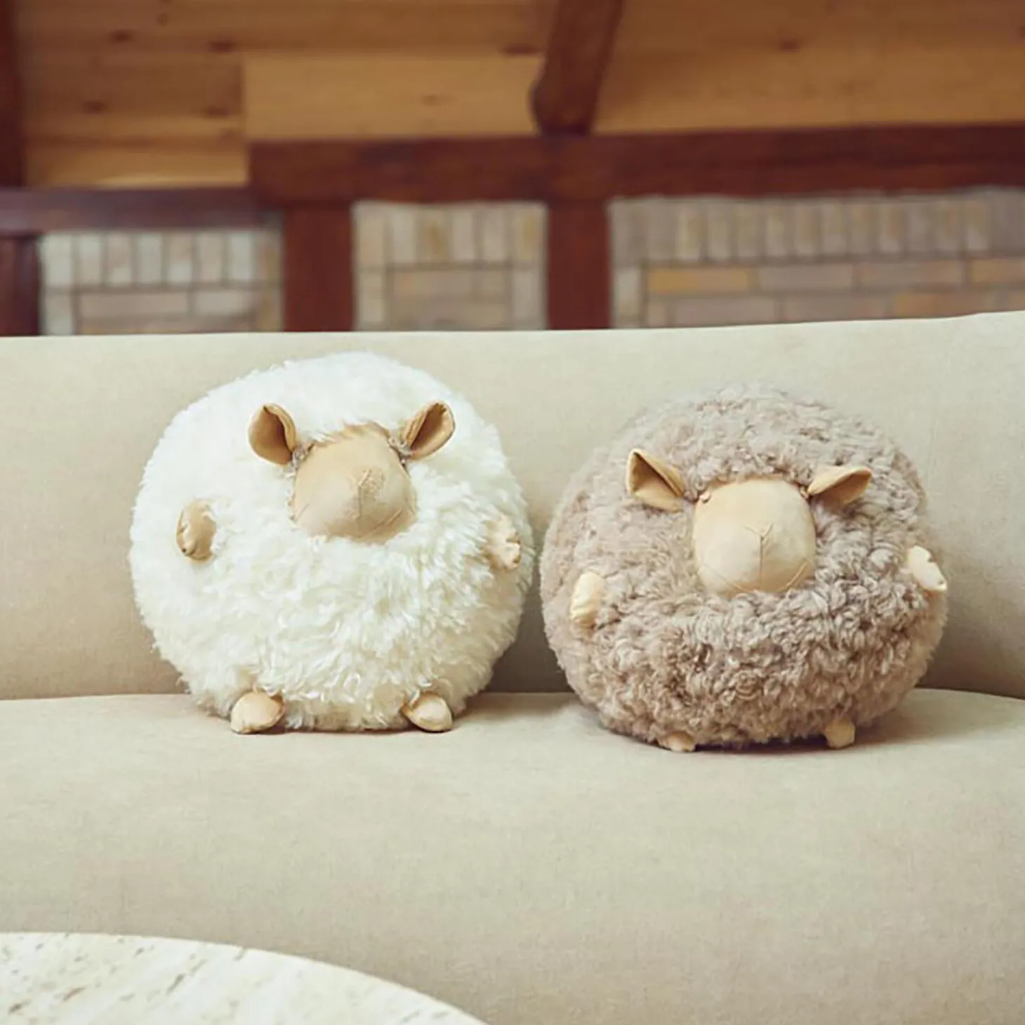 Cute Sheep rund pude Ø 34 cm, white/beige