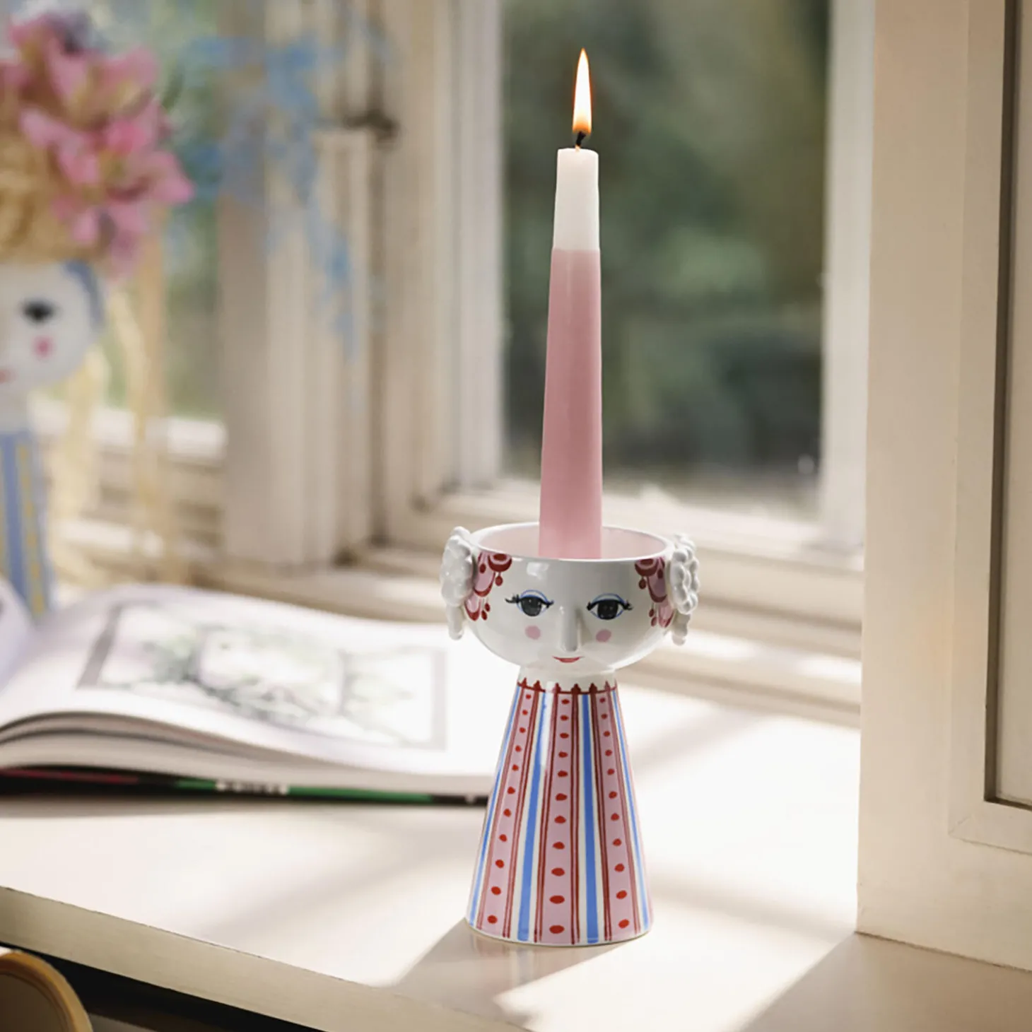 Eva Lysestage, støvet rød