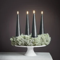 Giftbox w. spike, remote, LED cone candle 4-pack, pine green