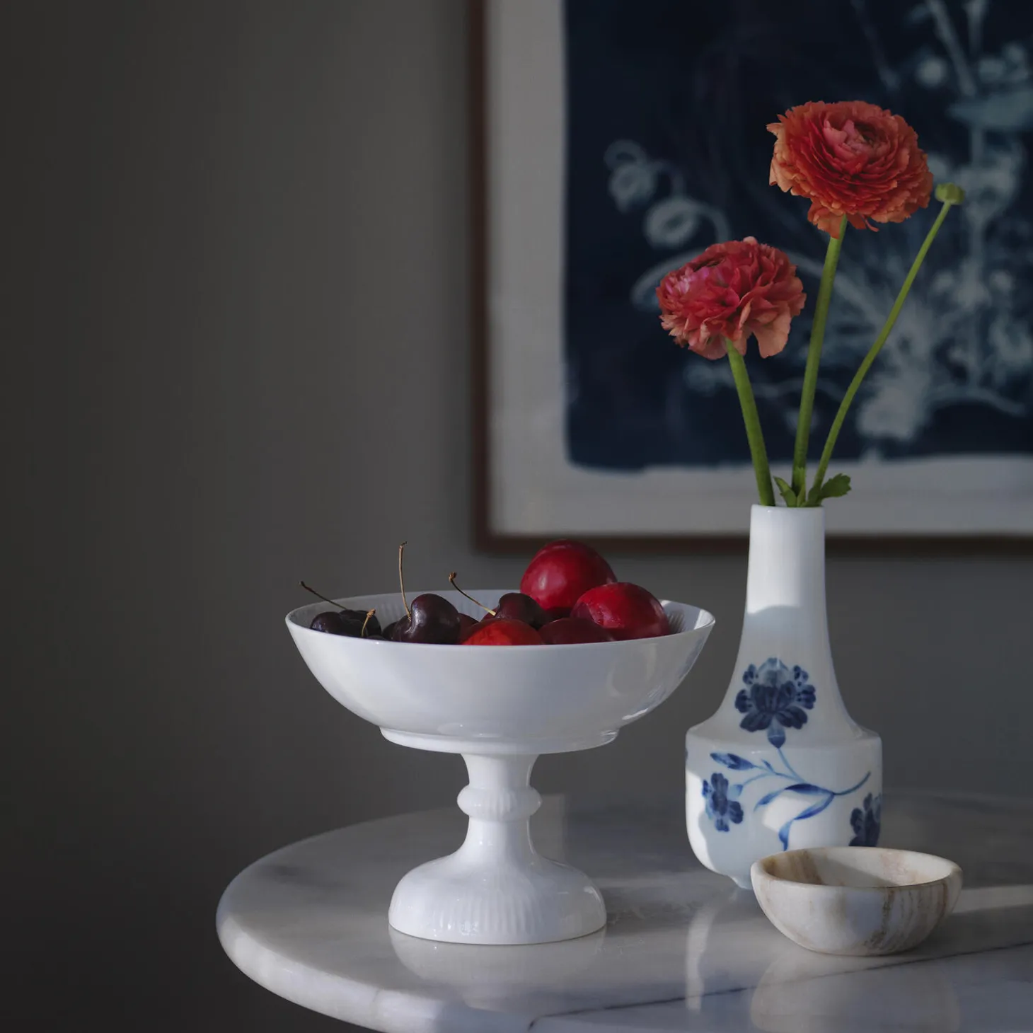 Hvid Riflet skål på fod 80 cl