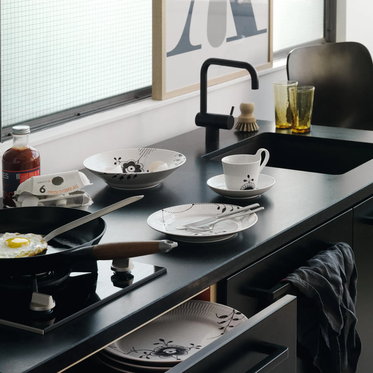 Sort Mega Riflet tallerken Ø 22 cm