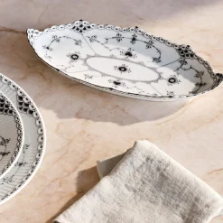 Sort Musselmalet Halvblonde oval fad 24,5 cm